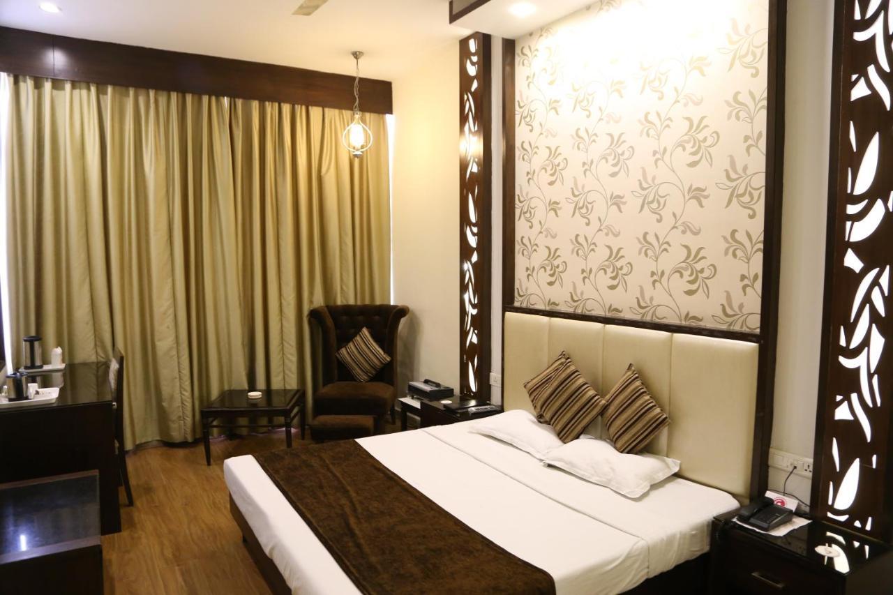 Hotel Parbhat Inn Panchkula Exterior foto